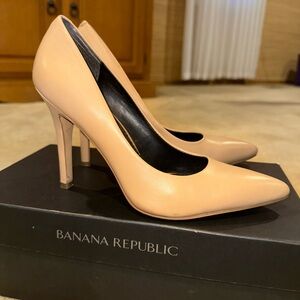 Nude pumps